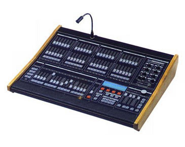 Pupitre à Mémoire MA Lighting Lightcommander 24/48