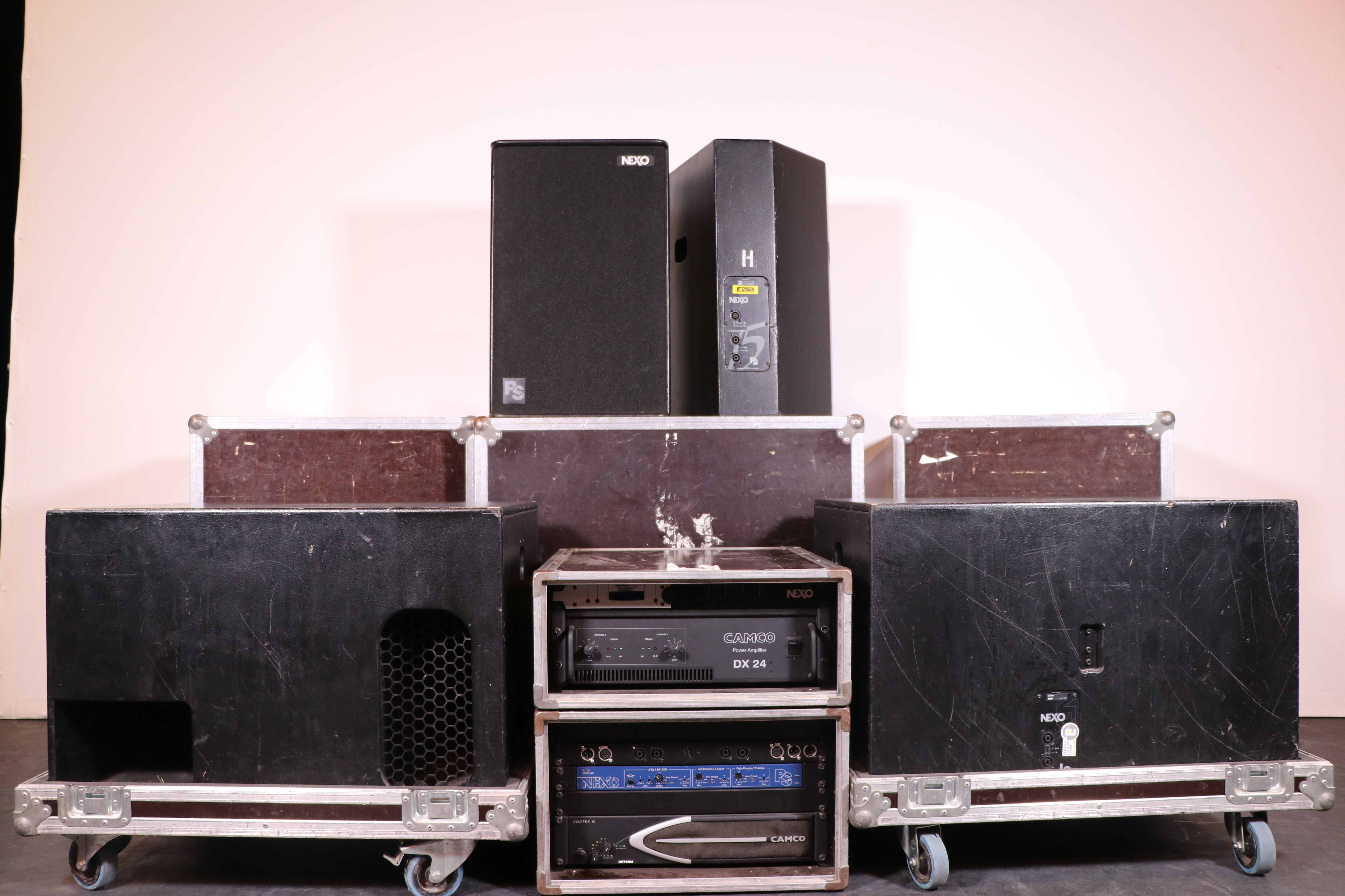 2 x Enceintes Nexo PS15 + 2 x Sub Nexo LS1200 + Amplis DX24