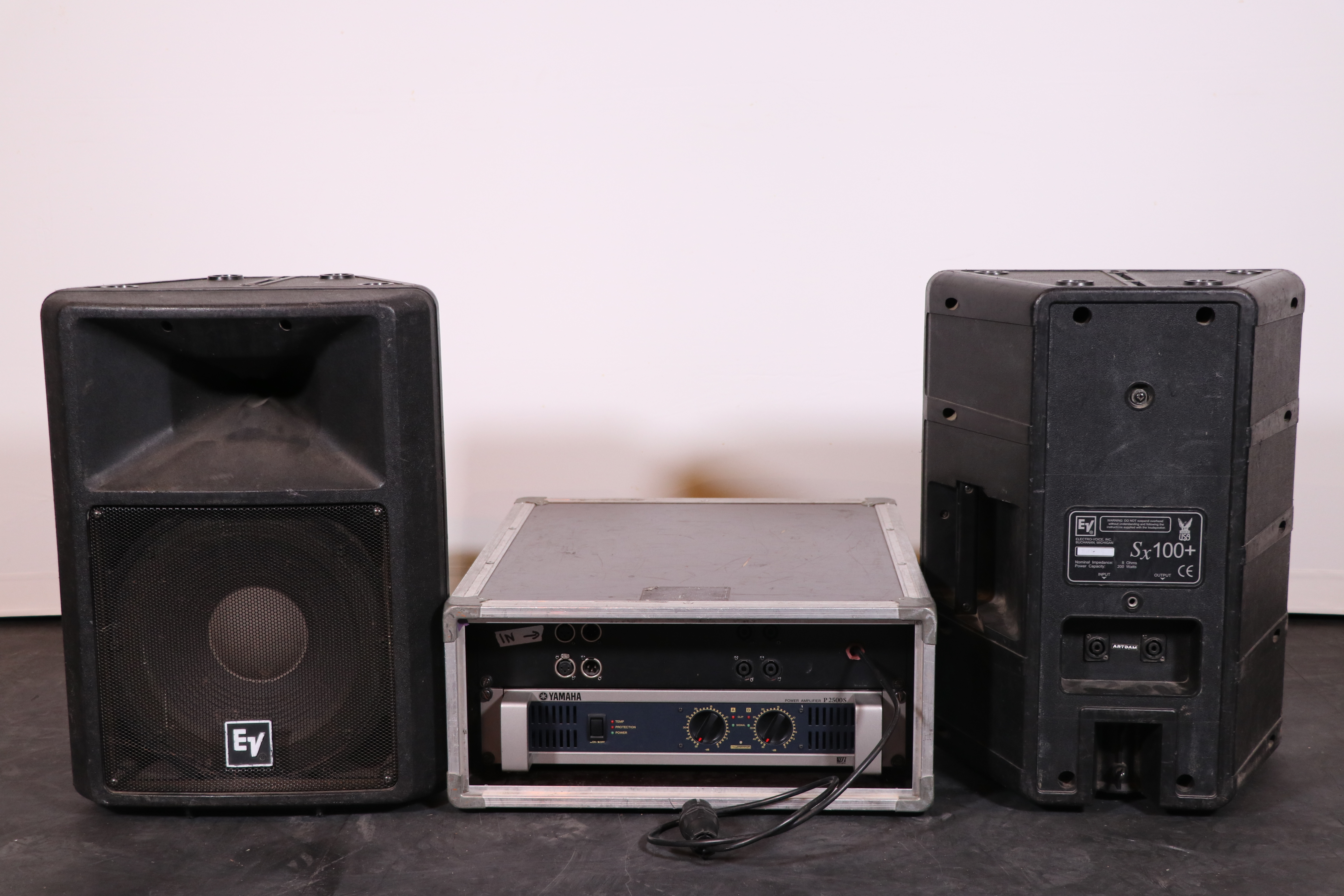 2 x Enceintes EV SX100 + Ampli Yamaha + Pieds (2x200W)