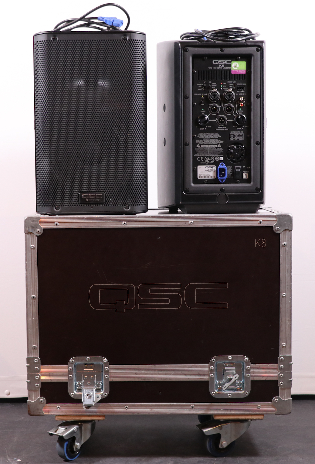2 x Enceintes amplifiées QSC K8 / 1000W  en flight case